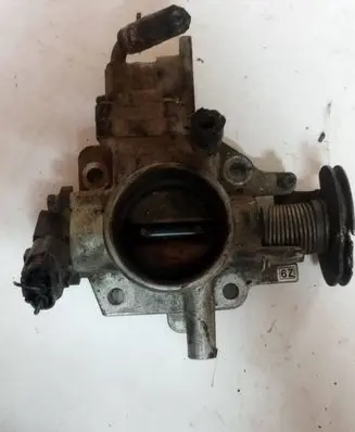 Mazda 323 Throttle valve E9t06571