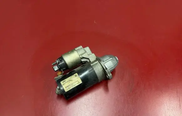 BMW X3 F25 Starter motor 8612576