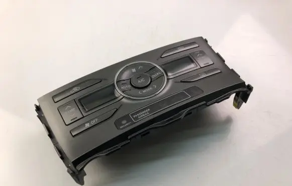 Toyota Auris 150 Interior fan control switch 5590002220