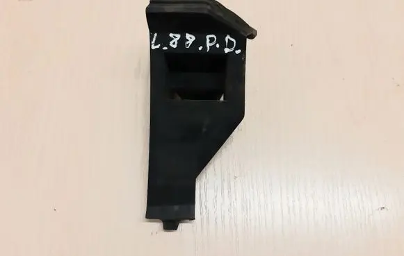 Volvo V50 Front bumper mounting bracket 30678482