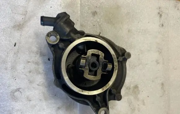 BMW 1 E81 E87 Vacuum pump 7791232 700437012 0510262565