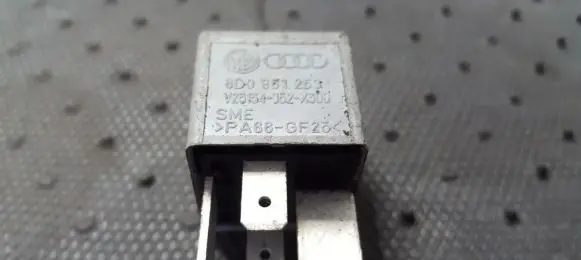 Volkswagen PASSAT B5 Other relay 8D0951253 V23134-J52-X300