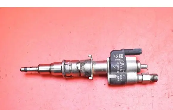 BMW 7 F01 F02 F03 F04 Fuel injector 7585261
