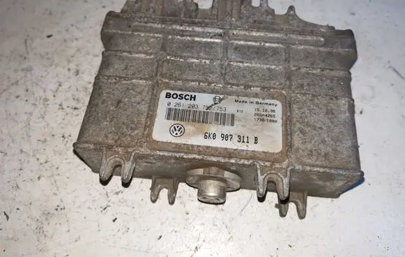 Volkswagen Polo III 6N 6N2 6NF Engine control unit/module 6K0907311B 0261203752 0261203753