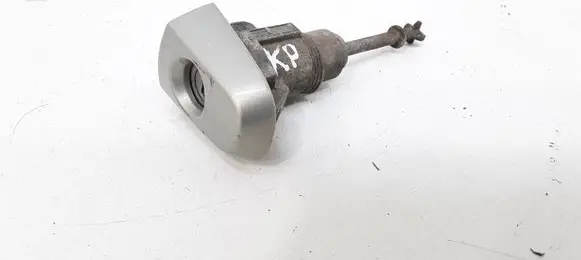 Toyota Avensis T250 Front door lock (next to the handle) 