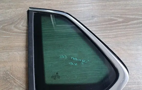Volkswagen Tiguan Rear side window 43R00101