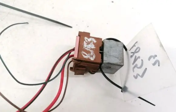 Volkswagen Transporter - Caravelle T5 Other relay 141951253B 20240072