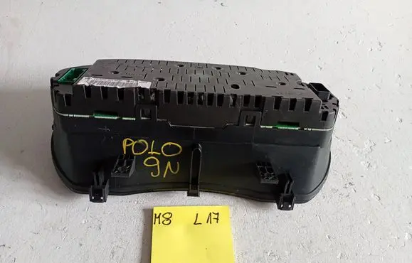 Volkswagen Polo IV 9N3 Speedometer (instrument cluster) 8B311330 110080321003A