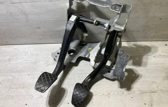 Audi A4 S4 B9 Pedal assembly 8W1721140B