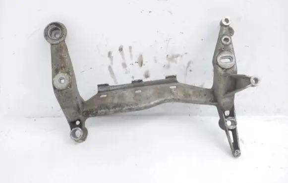 Audi Q7 4L Pneumatic air compressor holding bracket 7L0616879