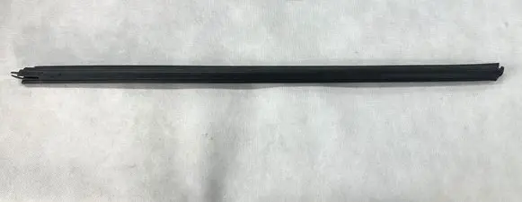 Opel Astra K Rubber seal front door window/glass 39023617 565740102