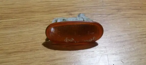 Mitsubishi Galant Front fender indicator light