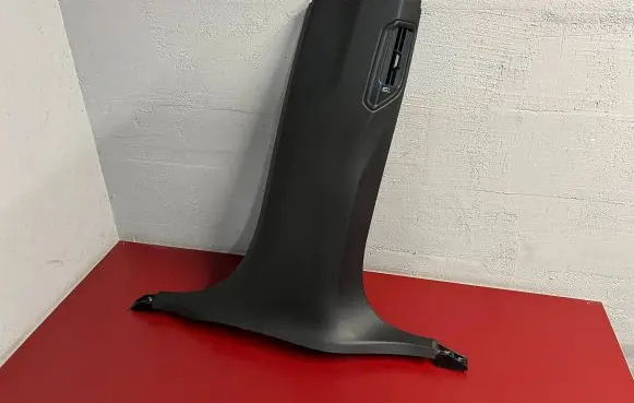 BMW X7 G07 (B) pillar trim (bottom) 7496418