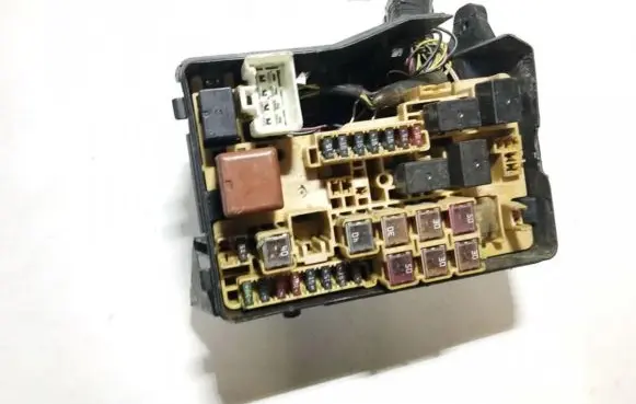 Toyota Avensis Verso Fuse box set 9098702024