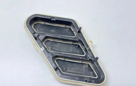 Citroen Berlingo Quarter panel pressure vent 9818353980