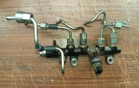 Dacia Duster II Fuel main line pipe 175212943R