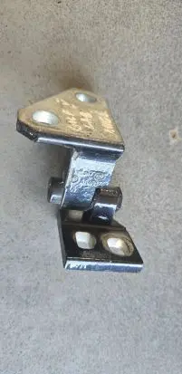 Volkswagen Golf V Front door upper hinge A046574 0831402M
