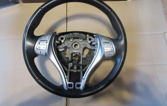 Nissan Pulsar Steering wheel