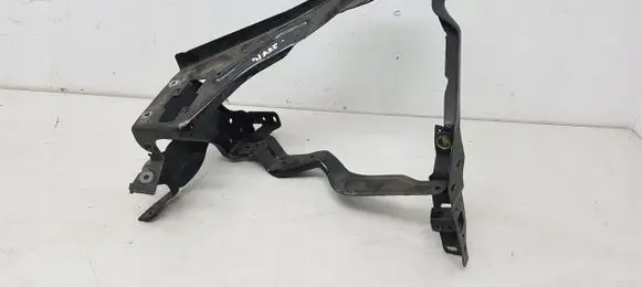 Mercedes-Benz C W204 Headlight/headlamp mounting bracket a204620589