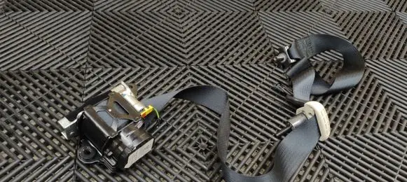 Ford Edge II Rear seatbelt 2025024U77