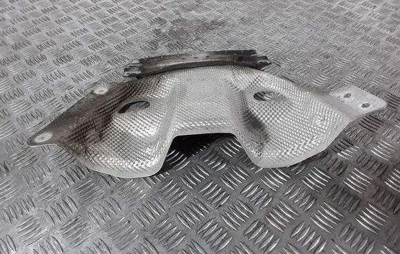 Center/middle under tray cover