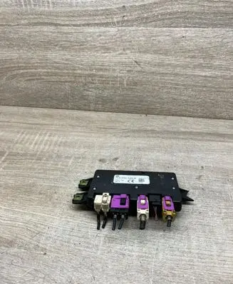 Volkswagen Touareg I Aerial antenna amplifier 7L6035530B