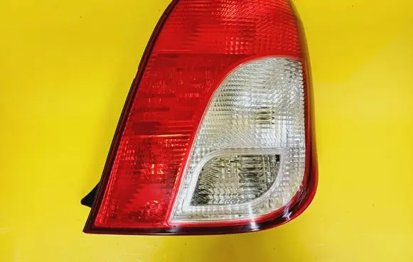 KIA Carens I Rear/tail lights
