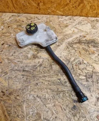 Brake fluid reservoir