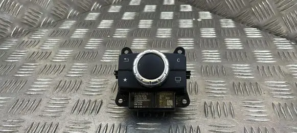 Head unit multimedia control