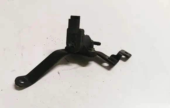 Volvo S60 Valve vacuum AV6Q9S430AA