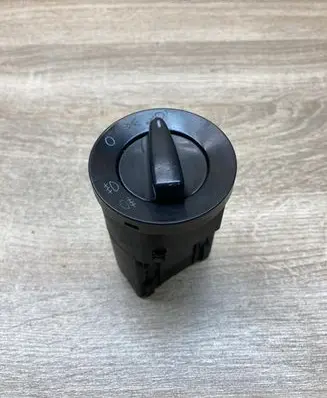 Volkswagen Golf IV Light switch 1C0941531A