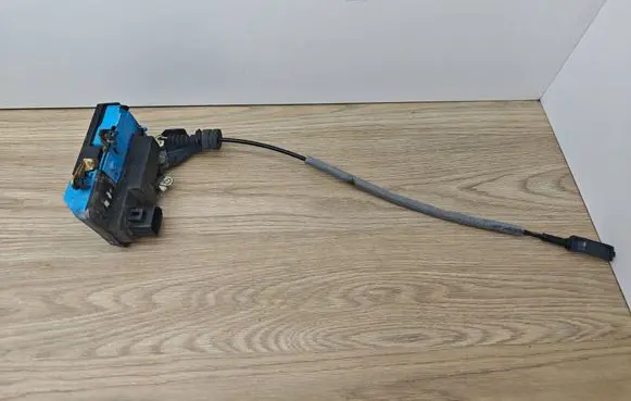 Volvo V70 Front door lock
