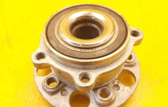 Rear wheel hub spindle/knuckle