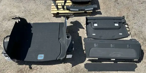 Lincoln Continental Tailgate/boot cover trim set 32941897