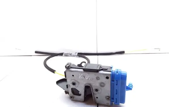 Audi A4 S4 B5 8D Rear door lock 8D0839015A