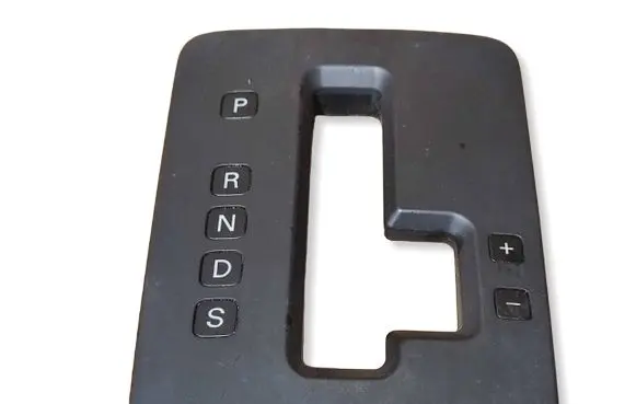 Volkswagen Touareg I Gear shifter surround trim plastic 7L6713607