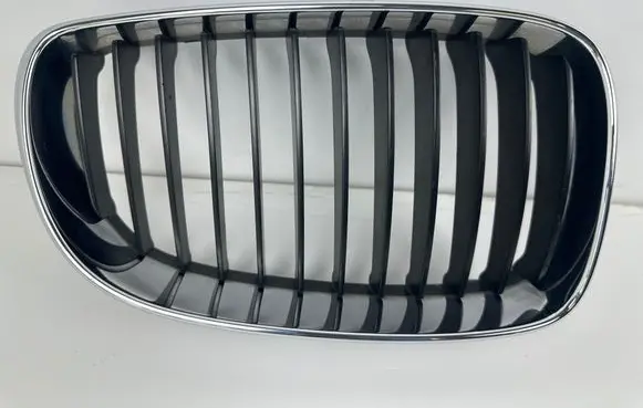 BMW 1 E82 E88 Front bumper upper radiator grill 7166440 7179656 51137166440
