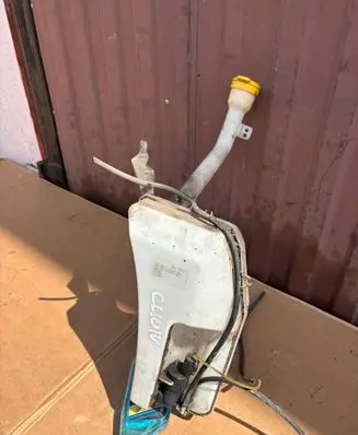 Renault Clio IV Windshield washer fluid reservoir/tank 289107623R