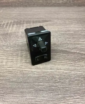 Nissan Sunny Wing mirror switch 0410T
