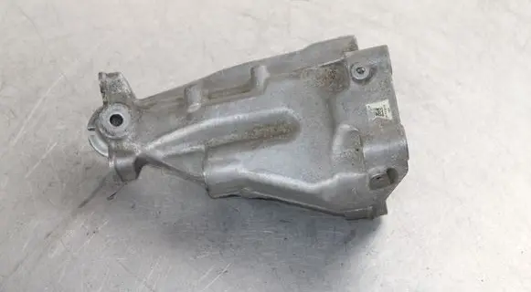 Mercedes-Benz C W205 Engine mounting bracket A6512235604