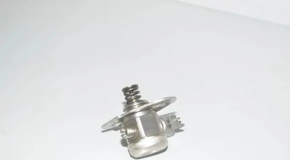 BMW 6 F06 Gran coupe Fuel injection high pressure pump 7599865 13517599865 8604232