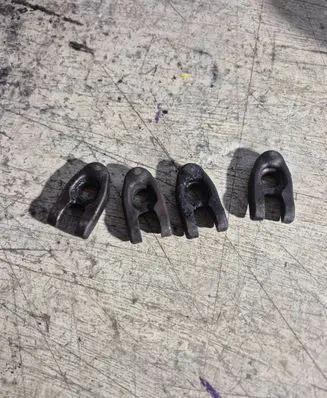 Renault Megane II Fuel Injector clamp holder