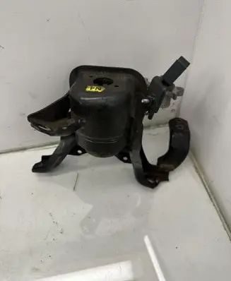 Toyota C-HR I Engine mount bracket 
