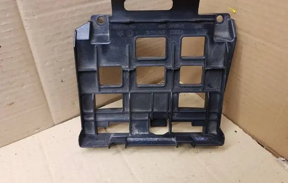 Audi A3 S3 A3 Sportback 8P Other engine bay part 8P0906131A