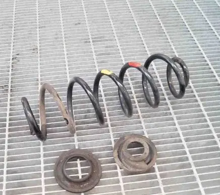 Toyota Prius (XW50) Rear coil spring