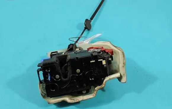 Volkswagen Golf Plus Front door lock 3D1837016 IMPRK1565873