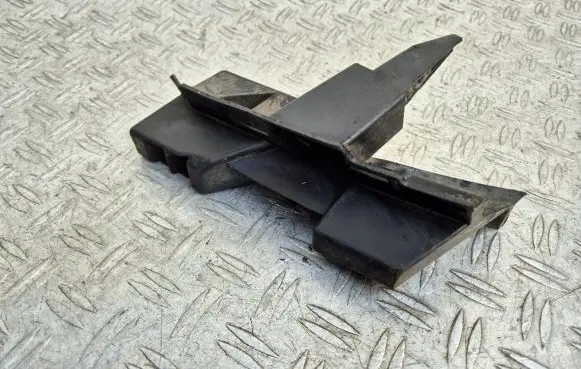 Mercedes-Benz E W212 Front bumper mounting bracket A2128852565