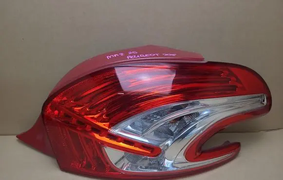 Peugeot 208 I Rear/tail lights 967262838222