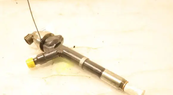 Opel Astra J Fuel injector