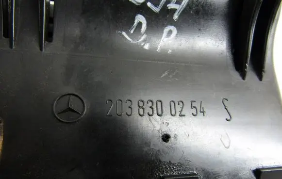 Mercedes-Benz CLC CL203 Dash center air vent grill 2038300254